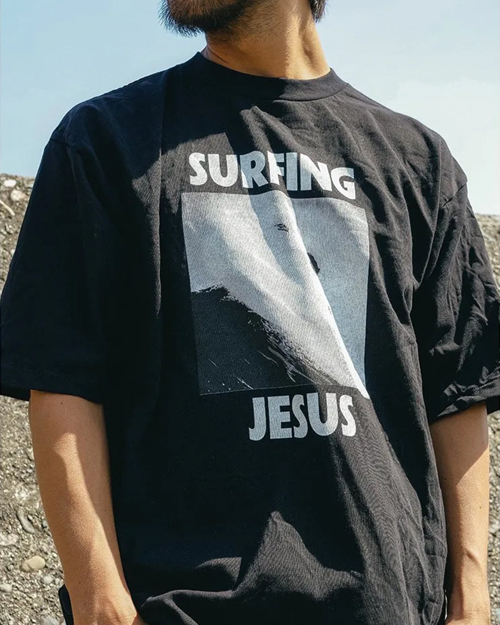 【CAPTAINS HELM】#SURFING JESUS TEE USED SURFING JESUS TEE – CAPTAINS HELM