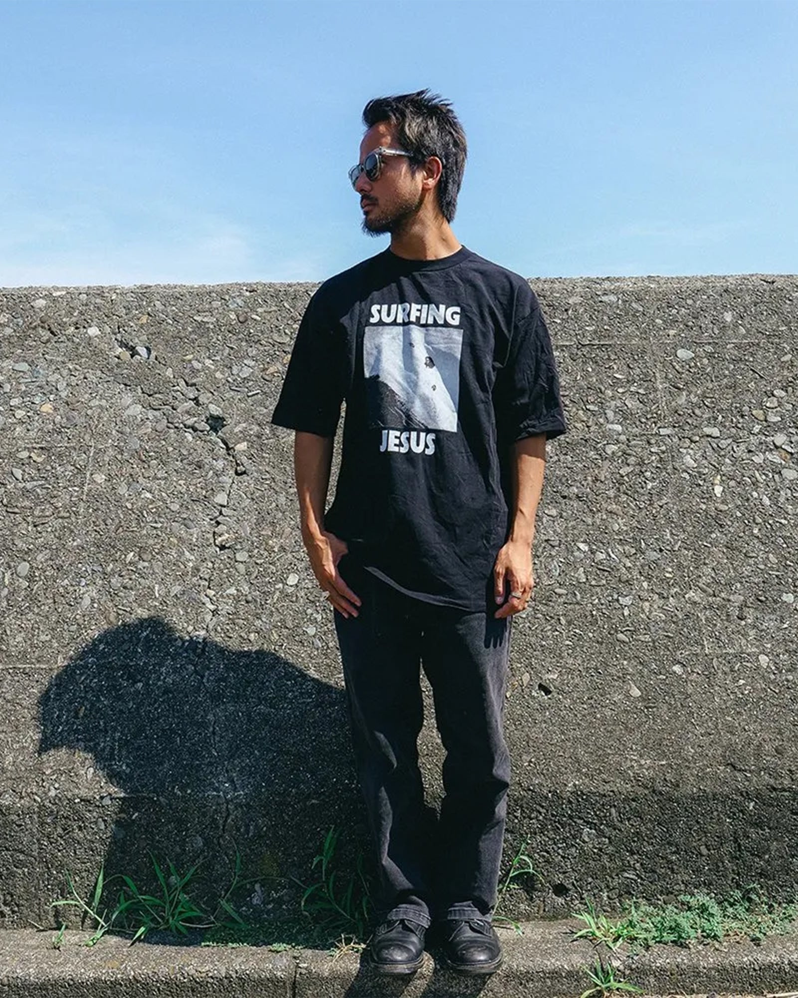 【CAPTAINS HELM】#SURFING JESUS TEE USED SURFING JESUS TEE – CAPTAINS HELM